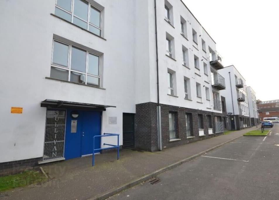 Modern 2-bedroom With Free Parking Apartment