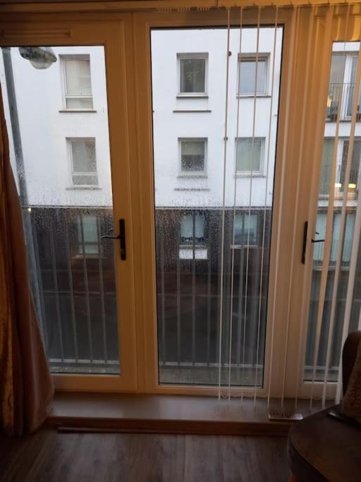 Modern 2-bedroom With Free Parking Apartment *