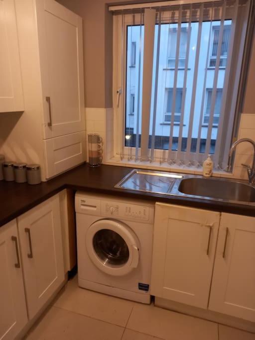 Modern 2-bedroom With Free Parking
