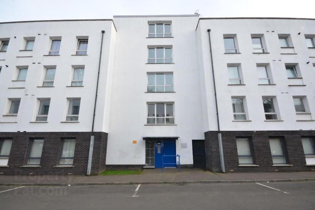 Apartment Modern 2-bedroom With Free Parking