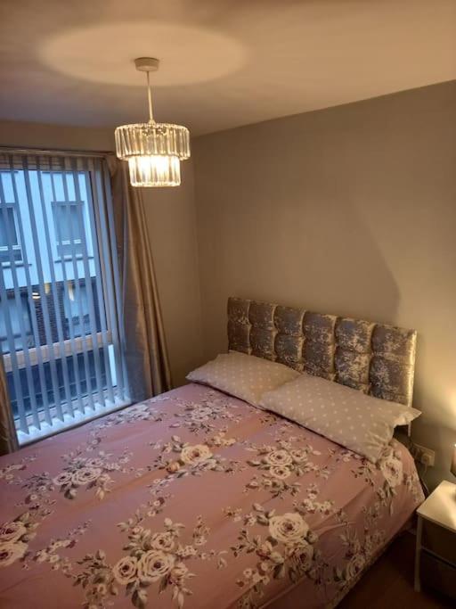 Modern 2-bedroom With Free Parking Apartment *