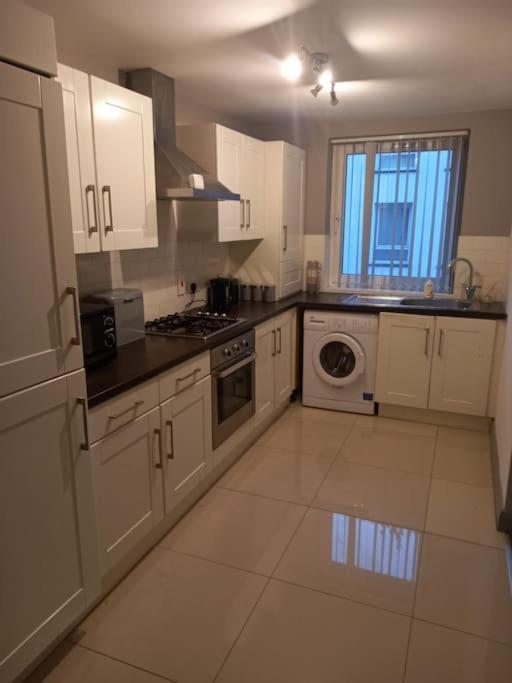 Modern 2-bedroom With Free Parking